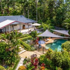 Petal and Palm - Coastal home surrounded by nature