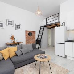 Comfortable and Elegant Studio with Balcony for 4 People in Cracow by Renters