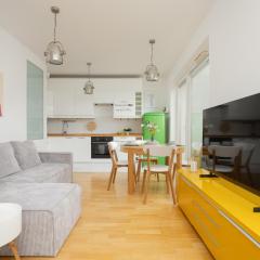 Two-bedroom Apartment with Terrace and Parking by Renters