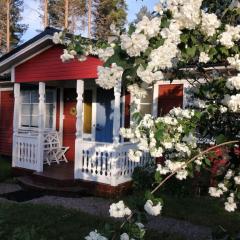 Gemütliches Ferienhaus am Waldrand in Fågelfors mit Garten, Grill und Terrasse