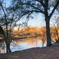 Spacious Waterfront Cottage + 2.5 Acres on the Bay