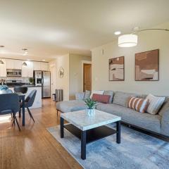 Stylish North Seattle Townhouse- Dual Master Suites