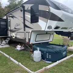 Entire one bedroom RV