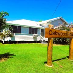 Oakwood House - Entire house rental - 5 bedrooms with Foxtel and WiFi