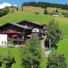 Large Apartment in Maria Alm with Terrace