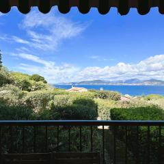 LA BAIE Studio cabine climatisé, vue mer, pour 4 personnes avec piscine sur la presqu'île de Giens à Hyères