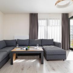 Beautiful & Spacious 1 Bedroom Apartament with Balcony by Renters