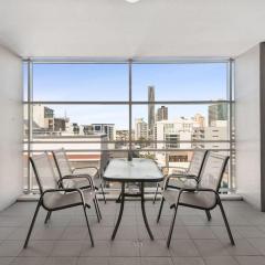 Spacious Brisbane City Top Floor 2BR Apartment