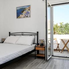 Santorini Life Vibrant Studio 50m from the Beach