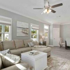 *Chic Beach Cottage Retreat* near Beach/downtown