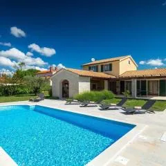 Ferienhaus mit Privatpool für 8 Personen ca 175 qm in Hrboki, Istrien Bucht von Raša