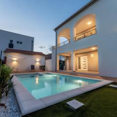 Bernie apartments with a pool