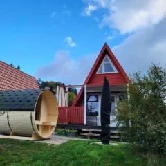 Idyllisches Ferienhaus am See mit Fass-Sauna, Liegewiese und Grill im Bayer Wald