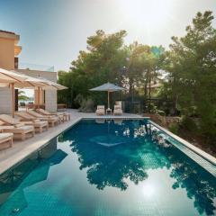 Beautiful Villa Crystalsea 2 with a pool in Hvar