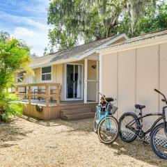 Inviting Sarasota Cottage 5 Mi to Beach Access!