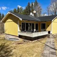 Tolles Ferienhaus in Bjärkhult mit Garten, Terrasse und Grill