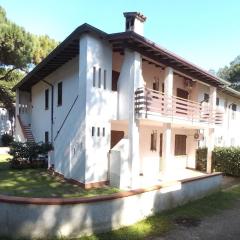 Wohnung in Lido Di Spina mit Kleinem Garten