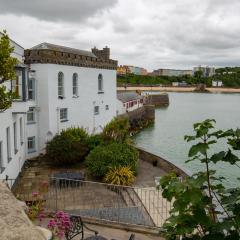 Laston Garden Apartment - Sea Views Large Terrace