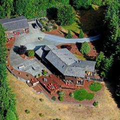 BANDON INN/GOLFERS LODGE-PUTTING GREENS &SAND TRAP