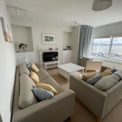 Lovely seafront 2 bedroom Apartment 4
