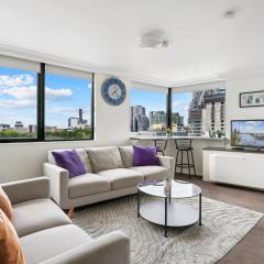 1-Bed Brisbane City Pad with Sweeping Views