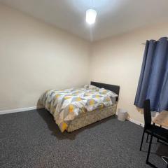 Private double rooms near City centre, Coventry with free Parking/WiFi