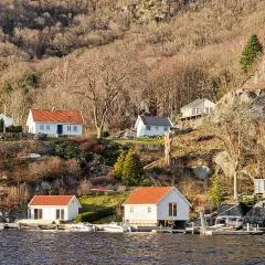 3 Bedroom Cozy Home In Farsund