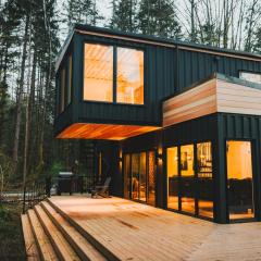 Pacific Bin - Hot Tub, Secluded Forest Getaway