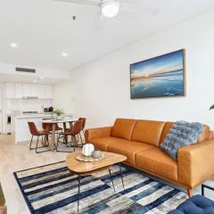 Stylish 2-Bed with Rooftop BBQ, Pool & Gym