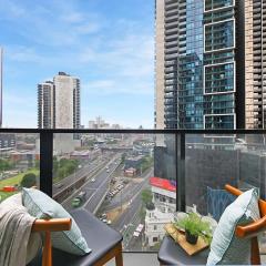 A Stylish & Comfy 2BR Apt City Views in Southbank
