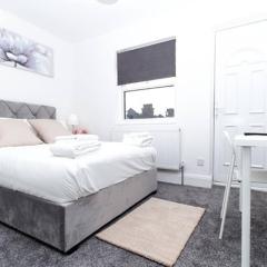 SAV - 4 Bed Town House, Harrow