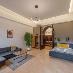 Liszt Modern Chic Apartment