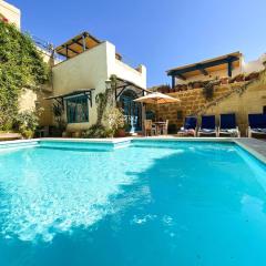 Ta'Giannmarie Farmhouse.Traditional farmhouse with large private pool.
