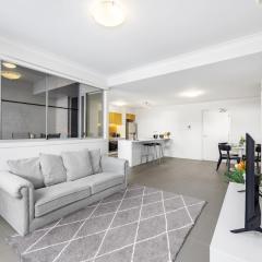 Chic Modern Retreat 1BR Apt w pool Kelvin Grove