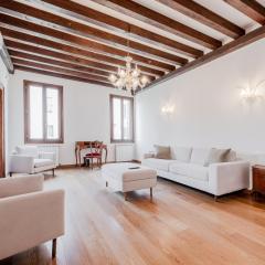 Elegant Apartment 7 minutes from Piazza San Marco!