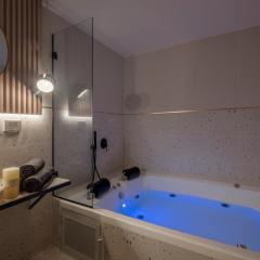 jacuzzi apartment