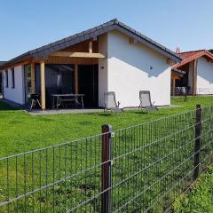 N4 freistehendes eingezäuntes Ferienhaus in Eckwarderhörne mit Garten und Terrasse, Wlan, Nordsee