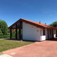 E17 freistehendes Ferienhaus in Eckwarderhörne mit Wintergarten und Terrasse, Fliegengitter