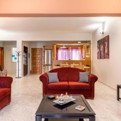 Big spacious apartment in the heart of the city!