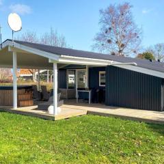 6 person holiday home in Juelsminde