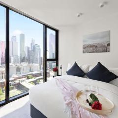 A Cozy 2BR Apt Near Melbourne Central City Views