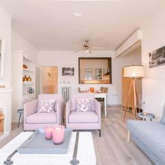 Spacious studio-apartment with lateral sea-view at the Zeedijk of Knokke