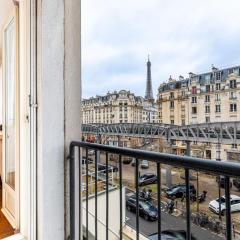 GuestReady - Magnificent Views of the Eiffel Tower