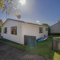 Seashells Bach - Whangamatā Holiday Home