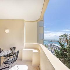 Newly renovated, sea view + walk to beach RDR381