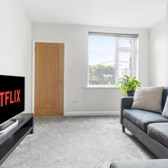 Free Parking - Lovely 2 Bed House - Free Wi-Fi - Excellent Accommodation for QMC Hospital & University of Nottingham - Suitable for Short stays & Long Stays