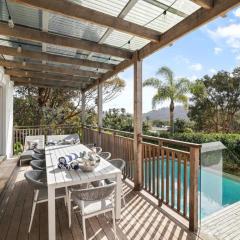 Bungan Beach Pad - Relax by the Pool