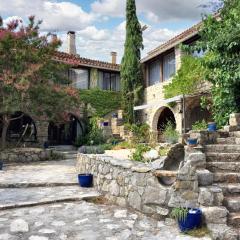 Maison familiale avec piscine partagée à Saint-André-de-Cruzières
