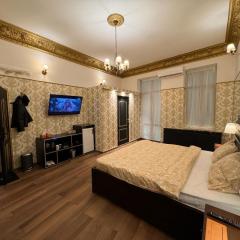 The King Suite with balcony view piata romana