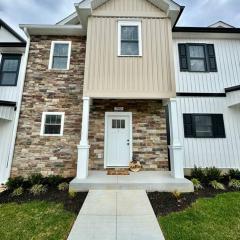 Brand new townhome! 8 minutes from Liberty